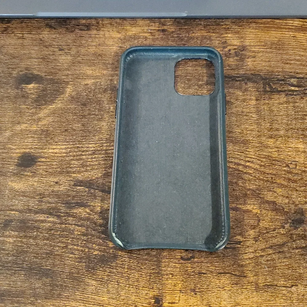 Lot of Gently Used Phone Cases, phone Belt Cases, etc. for resell